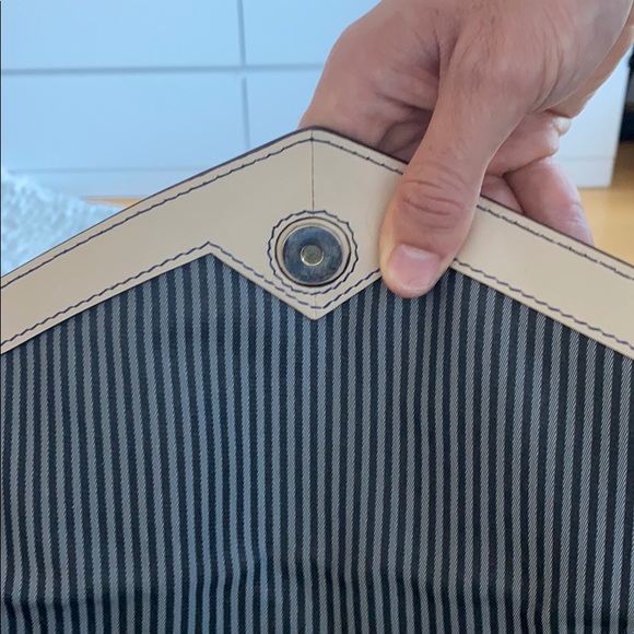 Case - Picture 3 of 5